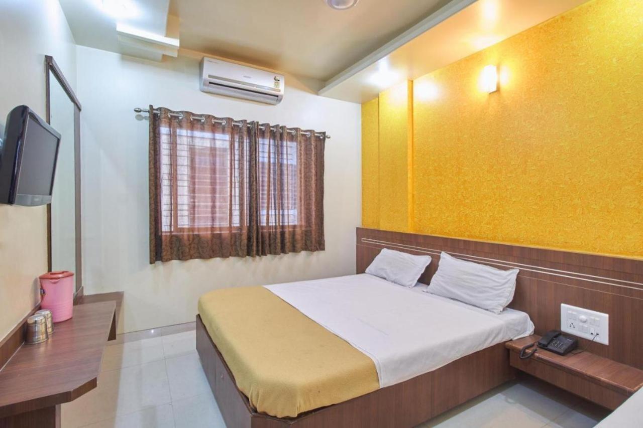 Hotel Jain Residency Shirdi Buitenkant foto