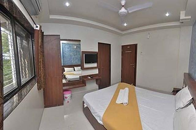 Hotel Jain Residency Shirdi Buitenkant foto